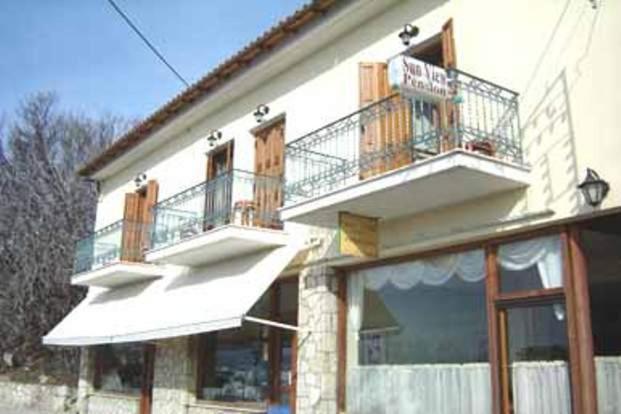 Sun View Guesthouse Delphi ภายนอก รูปภาพ