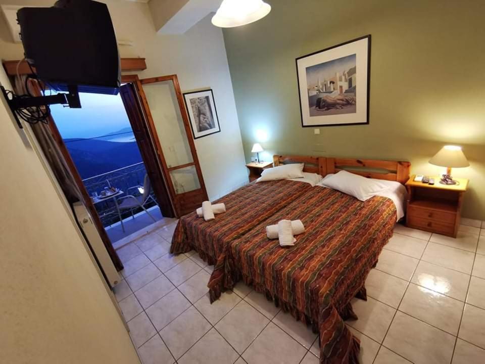 Sun View Guesthouse Delphi ภายนอก รูปภาพ